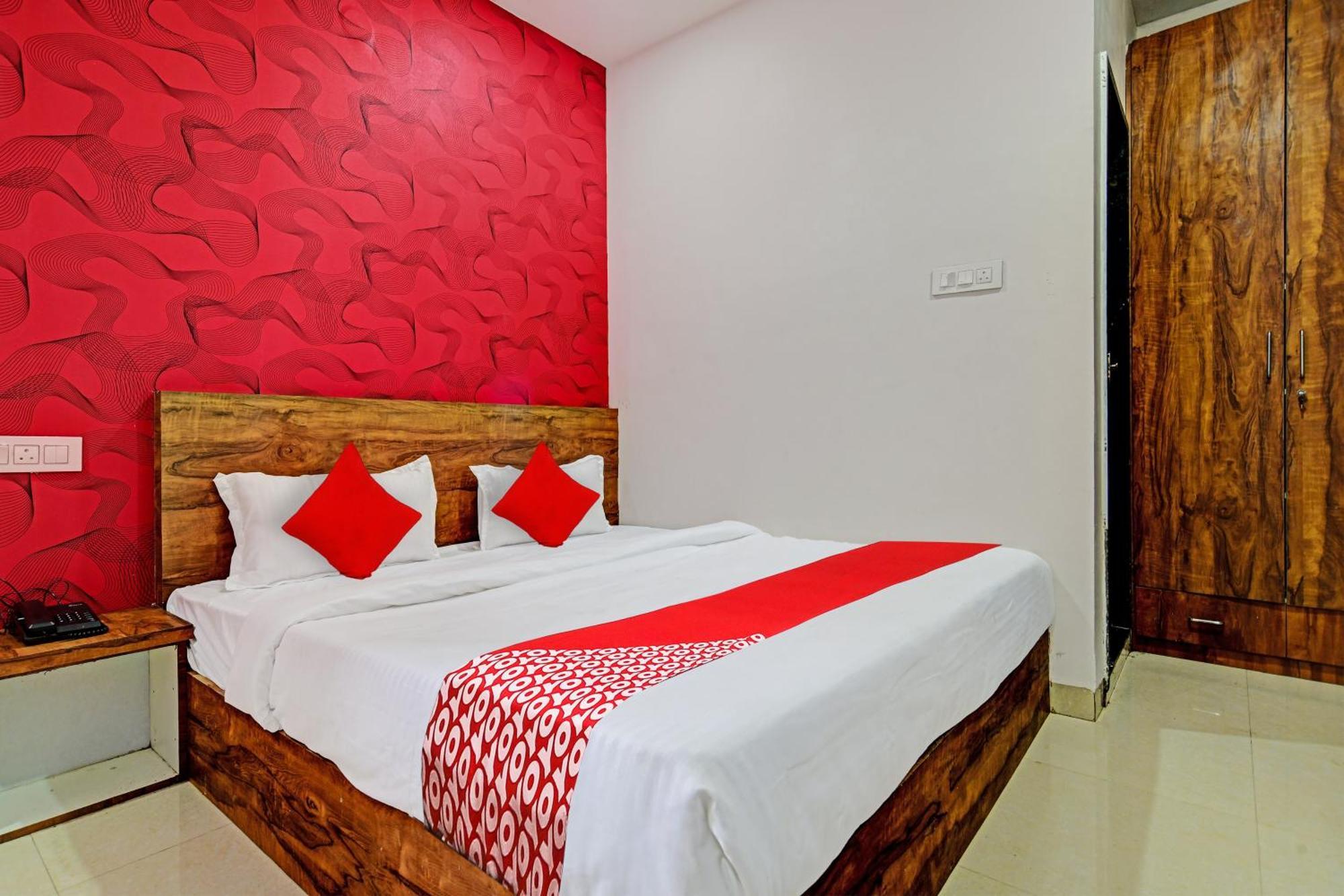 Oyo Flagship Hotel Blue Tick Индор Екстериор снимка
