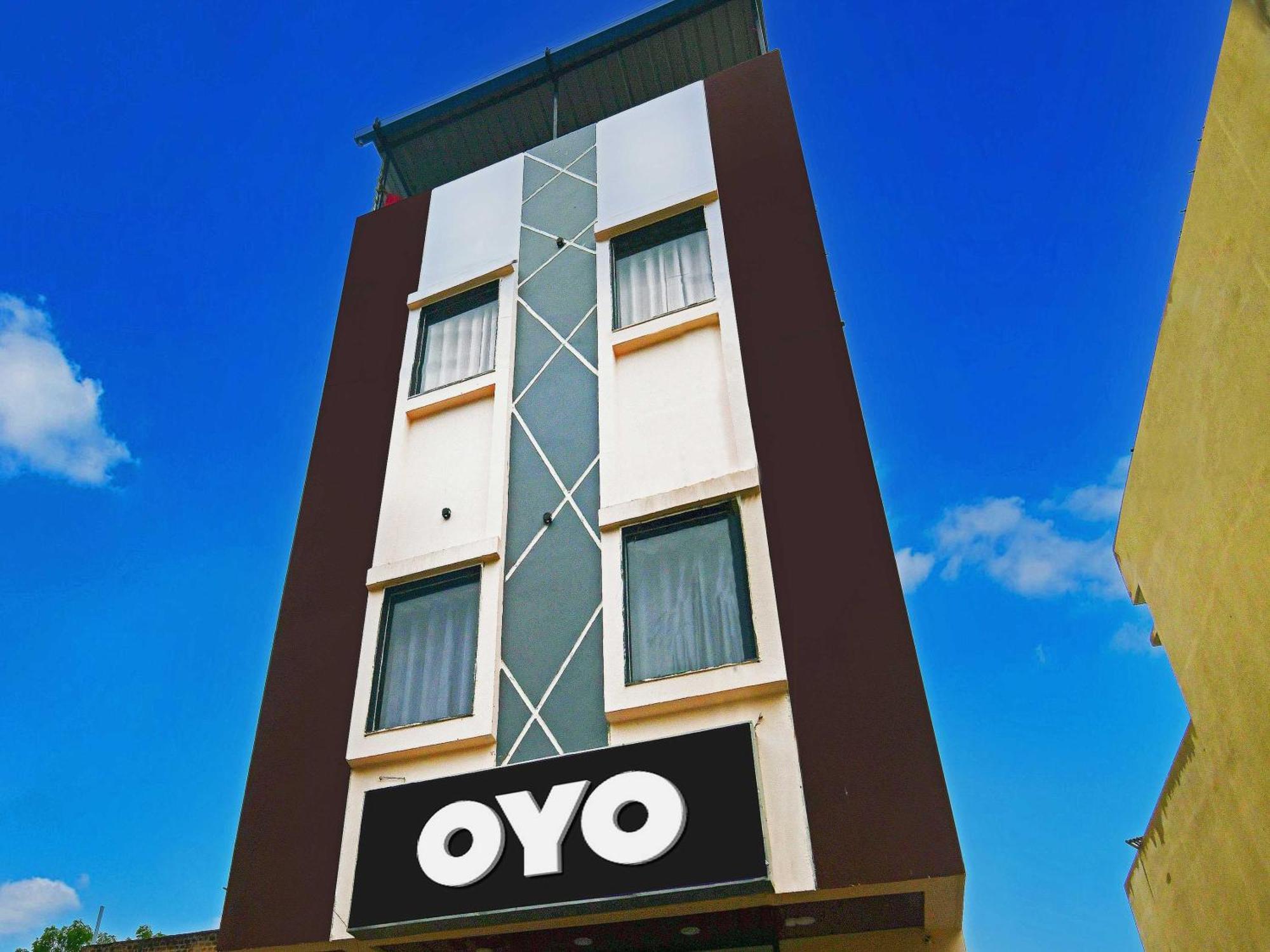 Oyo Flagship Hotel Blue Tick Индор Екстериор снимка