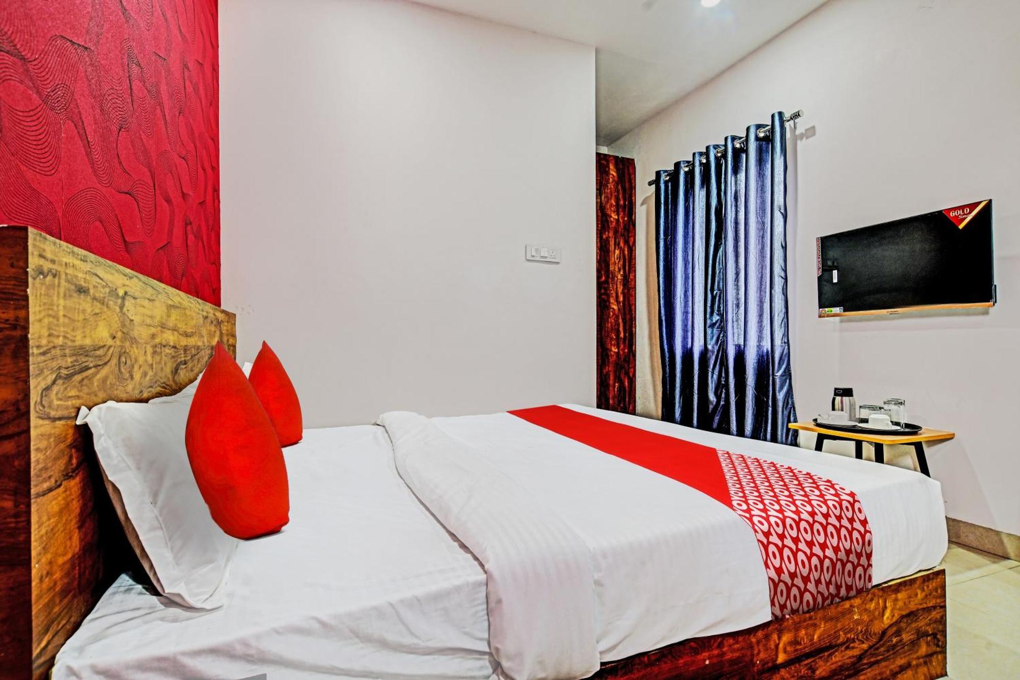 Oyo Flagship Hotel Blue Tick Индор Екстериор снимка
