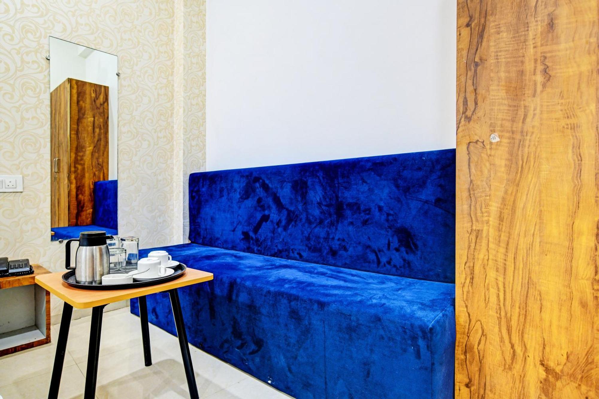 Oyo Flagship Hotel Blue Tick Индор Екстериор снимка