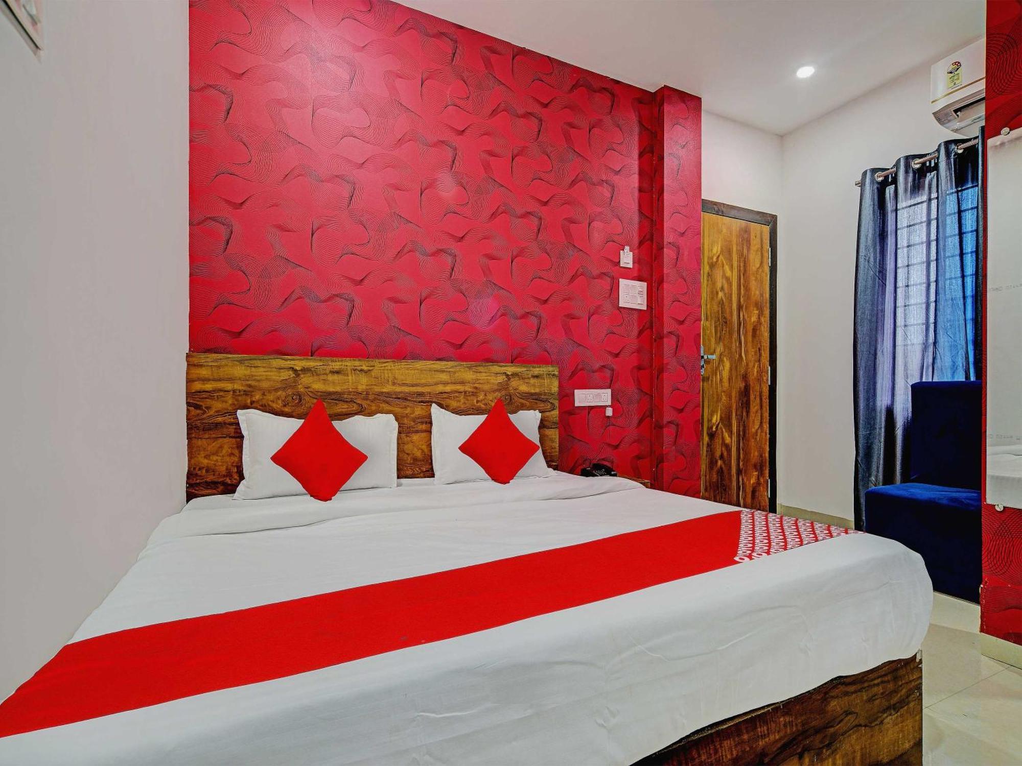 Oyo Flagship Hotel Blue Tick Индор Екстериор снимка