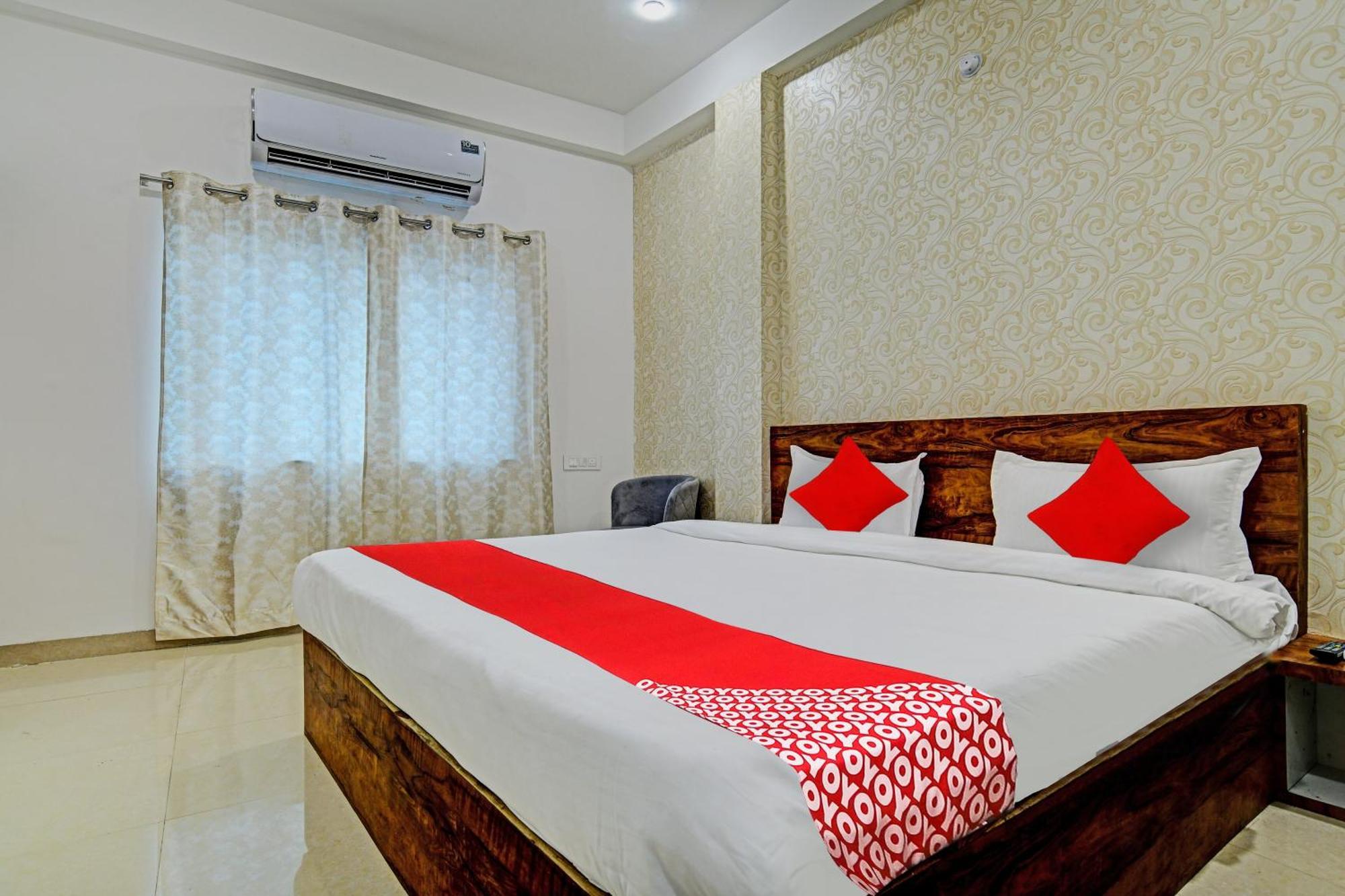 Oyo Flagship Hotel Blue Tick Индор Екстериор снимка