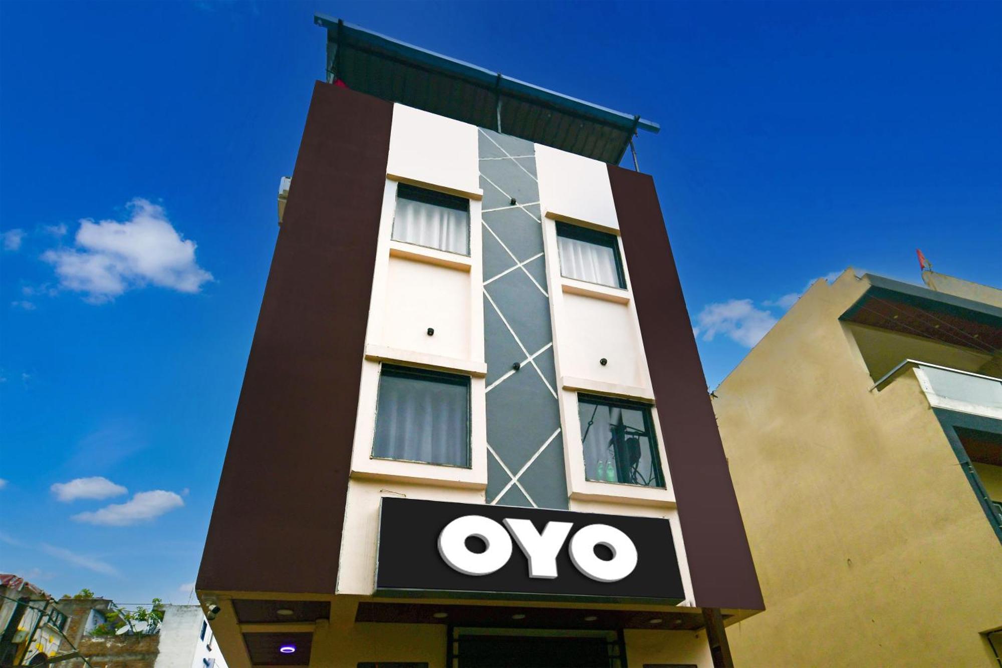 Oyo Flagship Hotel Blue Tick Индор Екстериор снимка