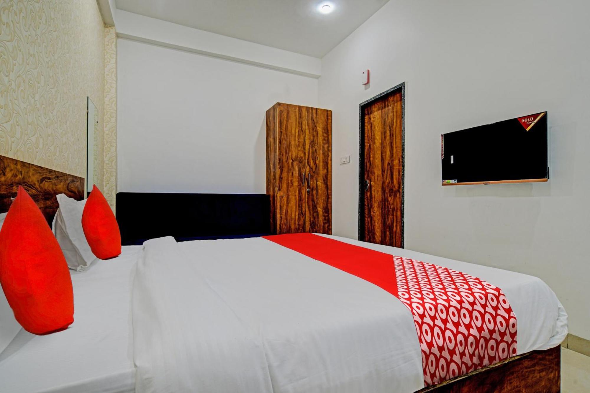 Oyo Flagship Hotel Blue Tick Индор Екстериор снимка